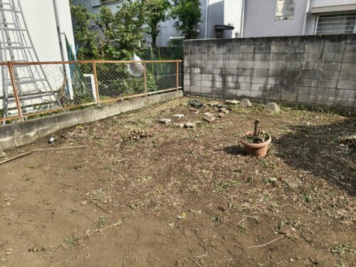草刈り、草むしり、伐採後の庭
