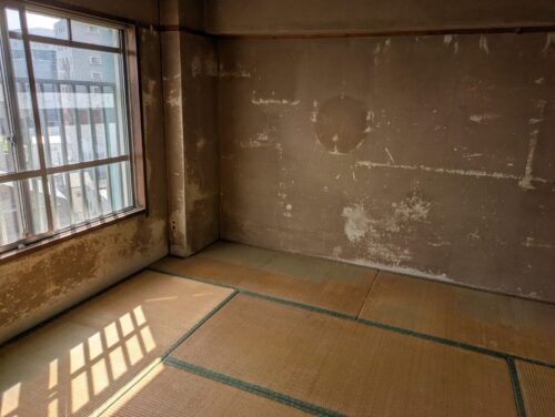 大量の残置物処分和室1作業後