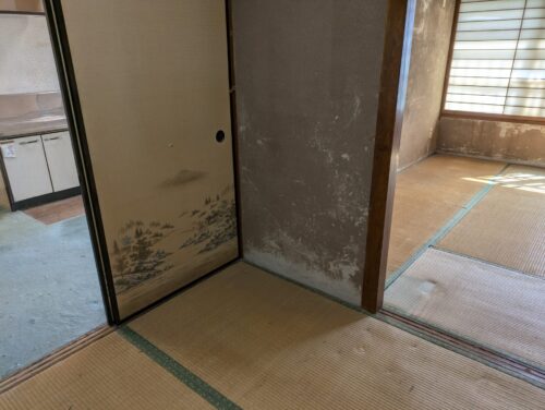 大量の残置物処分和室2作業後