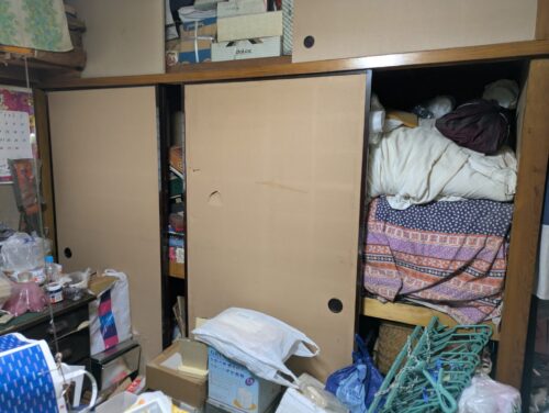 大量の残置物処分和室3作業前2