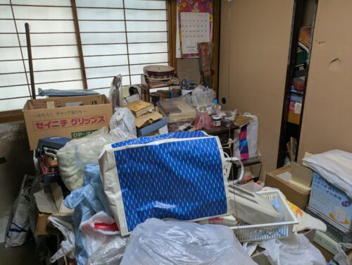 大量の残置物処分和室3作業前3