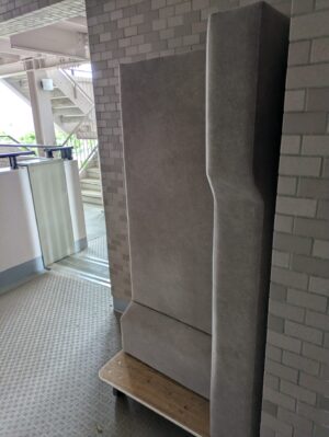 ソファを台車に乗せる