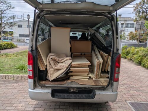 全ての不用品を車両に積み込んで終了