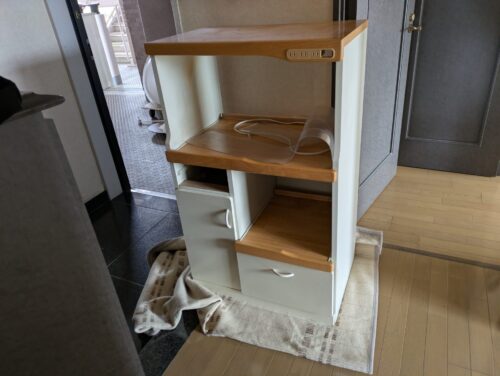 キッチン台を毛布を敷いて移動