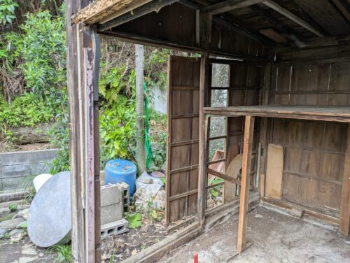 自作物置の側面板を外して撤去
