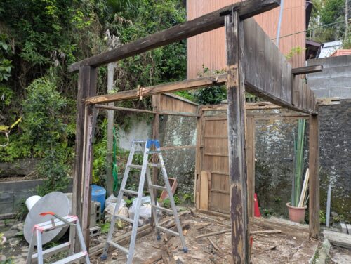 自作物置の屋根を撤去
