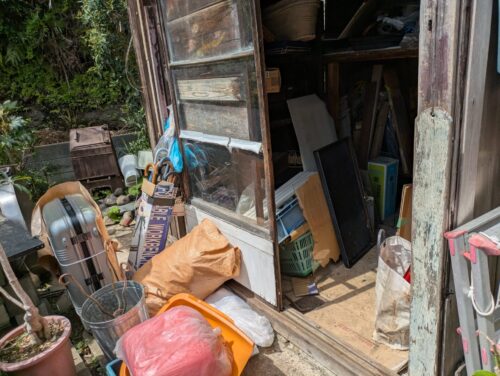 自作物置の中にあるものを全て出し、処分