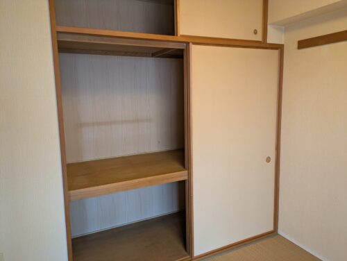 マンション引越後、残置物処分、和室押入れ作業後