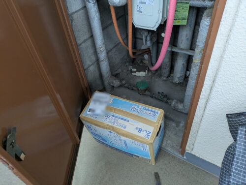 無事にメーターボックスの中の荷物を取り出し
