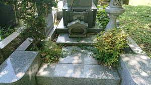 お墓参り、お墓掃除、草むしり