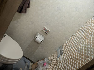 ゴミに埋もれた残置物処分